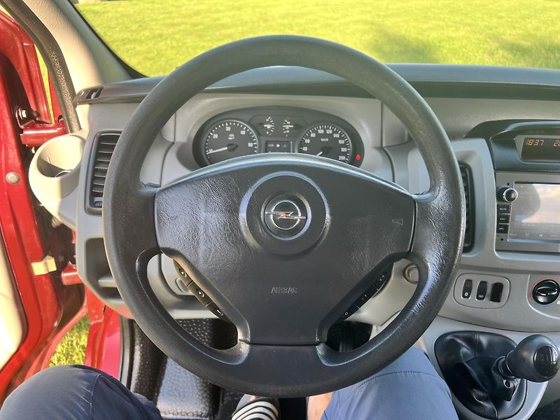 Opel Vivaro 1.9CDTI 74KW,5 MÍST,KLIMA,TZ - fotka 33 z 39