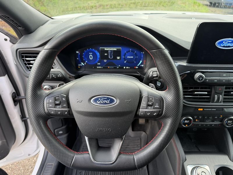 Ford Kuga 2.0TDCi ST-LINE  -  140kw - fotka 21 z 25