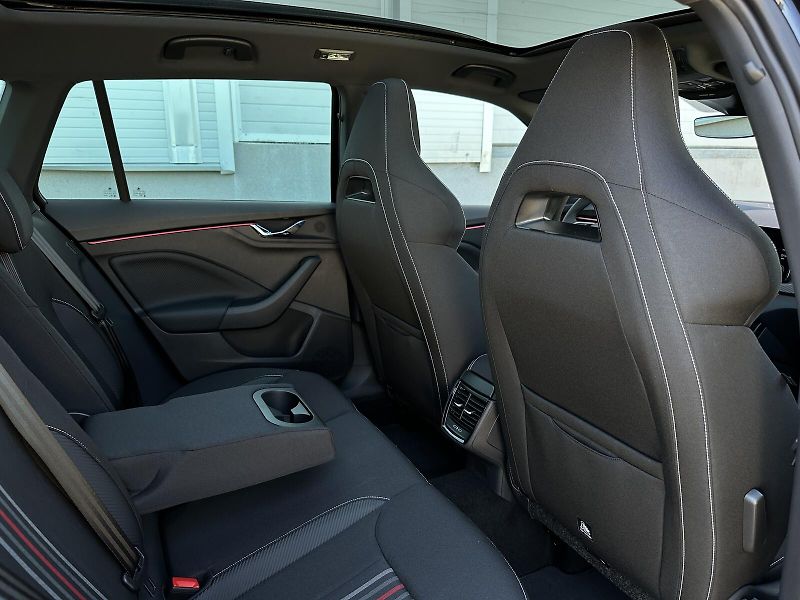 Škoda Kamiq 1.0TSi DSG Monte Carlo 116PS M - fotka 38 z 41