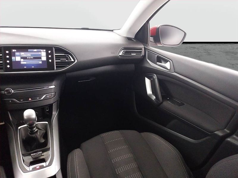 Peugeot 308 (2016) 2.0 BlueHDi, Navi, Tempomat - fotka 8 z 14