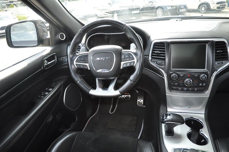 Jeep Grand Cherokee 6.4i SRT 344kW LPG!!! - fotka 5 z 23