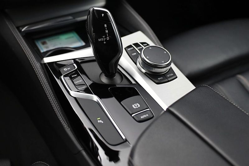 BMW Řada 5 520d xDrive Touring - fotka 22 z 22