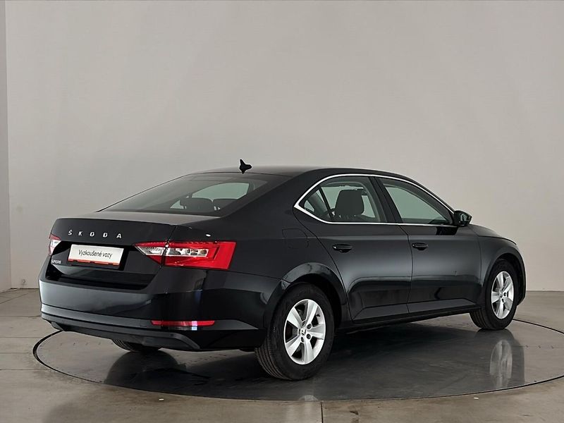 Škoda Superb Ambition DSG - fotka 2 z 28