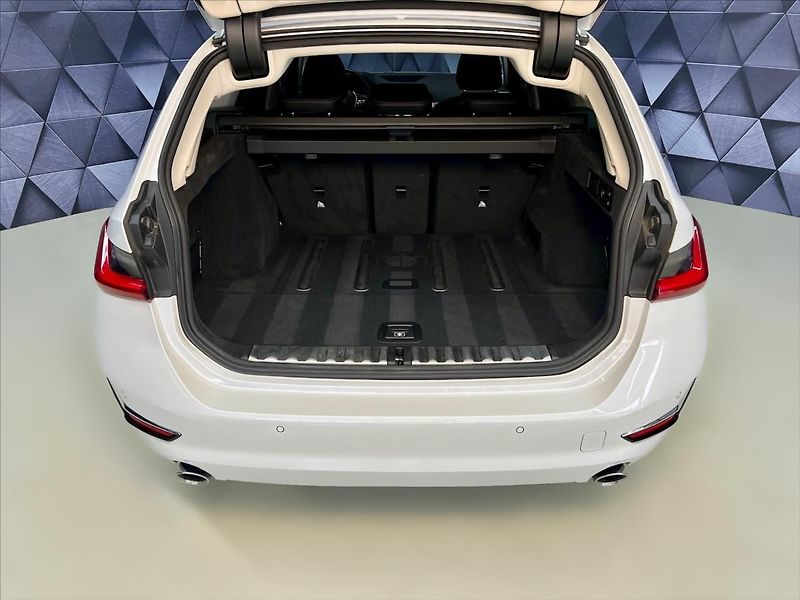 BMW Řada 3 320d xDrive A/T LUXURY, TAŽNÉ - fotka 30 z 31