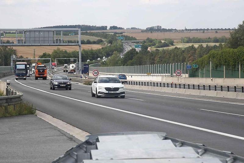 Opravený úsek dálnice D5 u tunelu Valík.