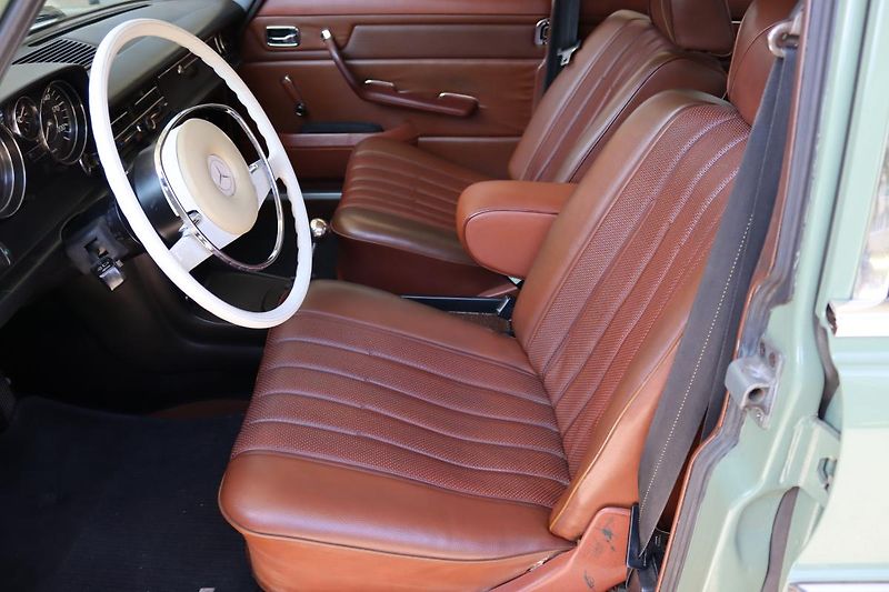 Mercedes-Benz 115 W115 230.4 manuál - fotka 21 z 50
