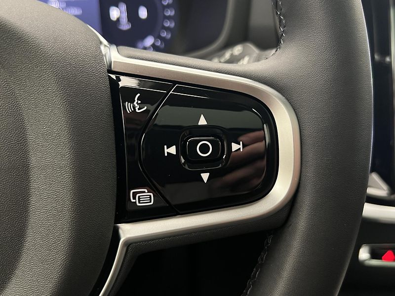 Volvo V60 B4 DARK PLUS AUT - fotka 26 z 45