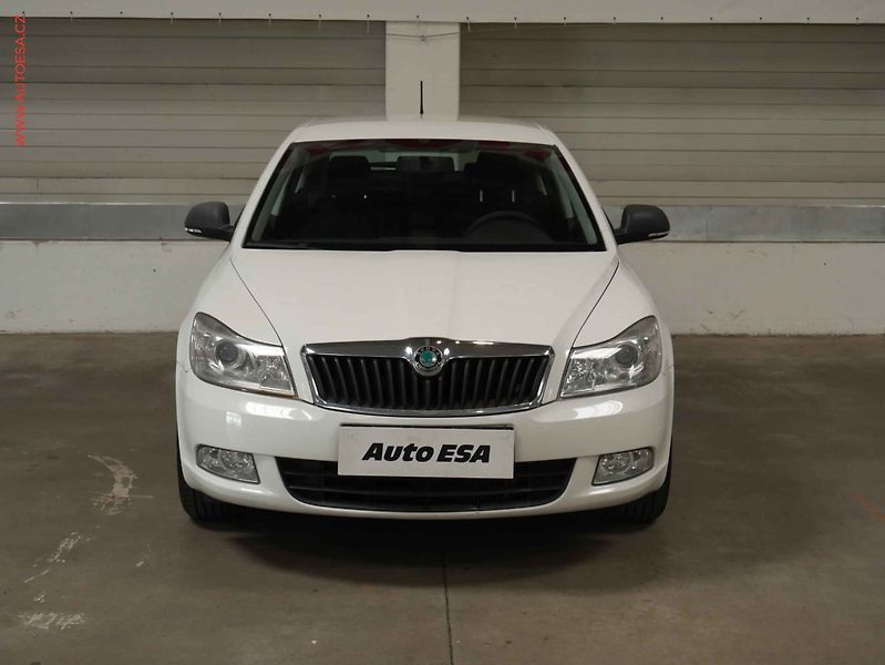 Škoda Octavia (2012) 1.4TSi, ČR, AC, temp, tažné - fotka 2 z 13