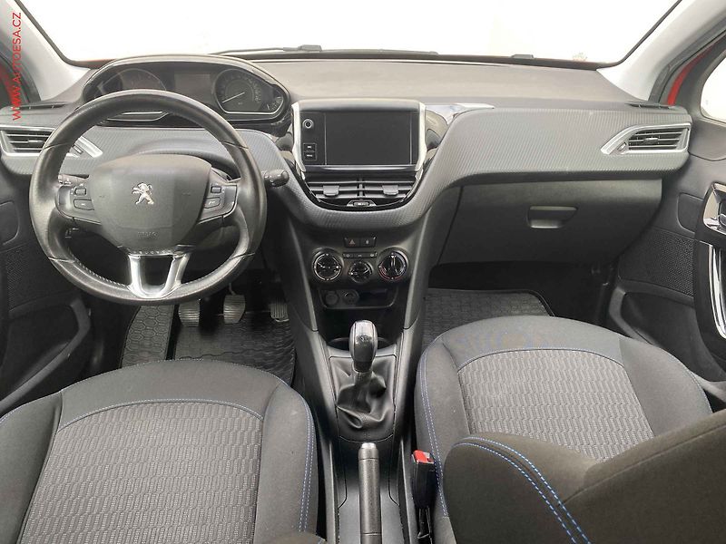 Peugeot 208 (2018) 1.2 PT, Style, kamera - fotka 8 z 15