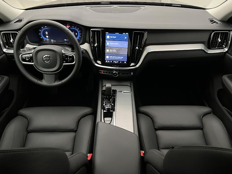Volvo V60 B4 DARK PLUS AUT - fotka 2 z 42