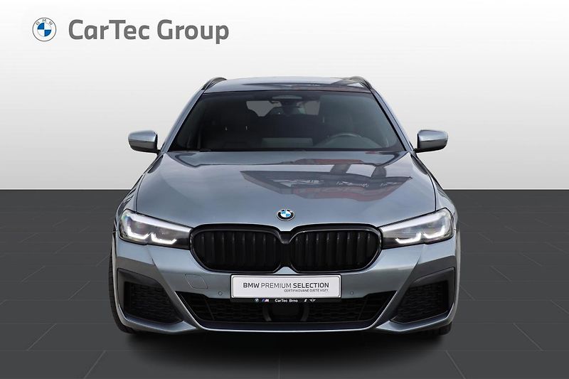 BMW Řada 5 530d xDrive Touring - fotka 2 z 14