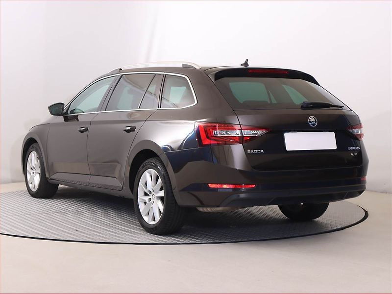 Škoda Superb (2016) Style Plus 2.0 TDI, 4X4 - fotka 4 z 24