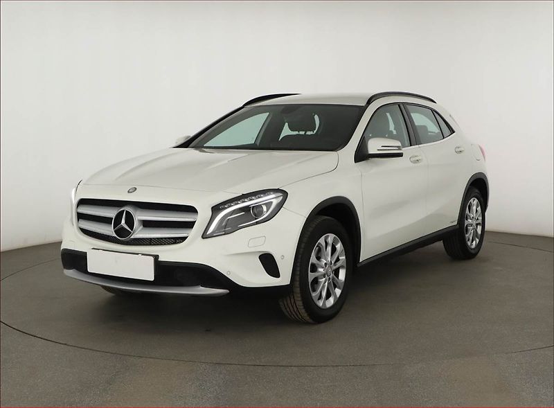 Mercedes-Benz GLA (2016) 200 CDI 4MATIC - fotka 2 z 17