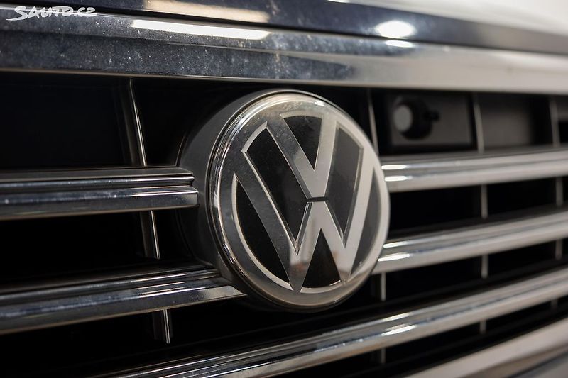 Volkswagen Touareg R-Line 3.0 TDI 210 kW - fotka 44 z 50
