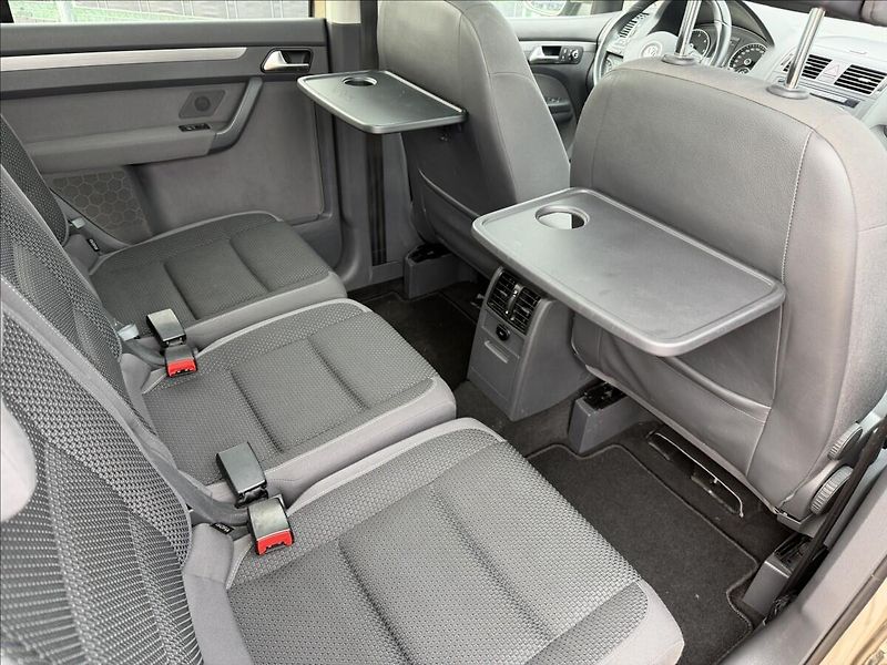 Volkswagen Touran 1.6 TDI Comfortline/Panorama/B - fotka 20 z 20