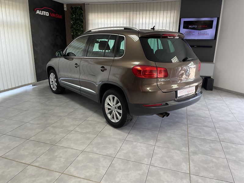 Volkswagen Tiguan 2.0 TDi DSG 4x4 SERVISKA TZ  - fotka 8 z 27