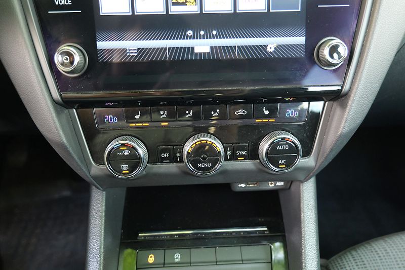 Škoda Octavia 1.4 TSI 110 kW Tažné CarPlay - fotka 22 z 31