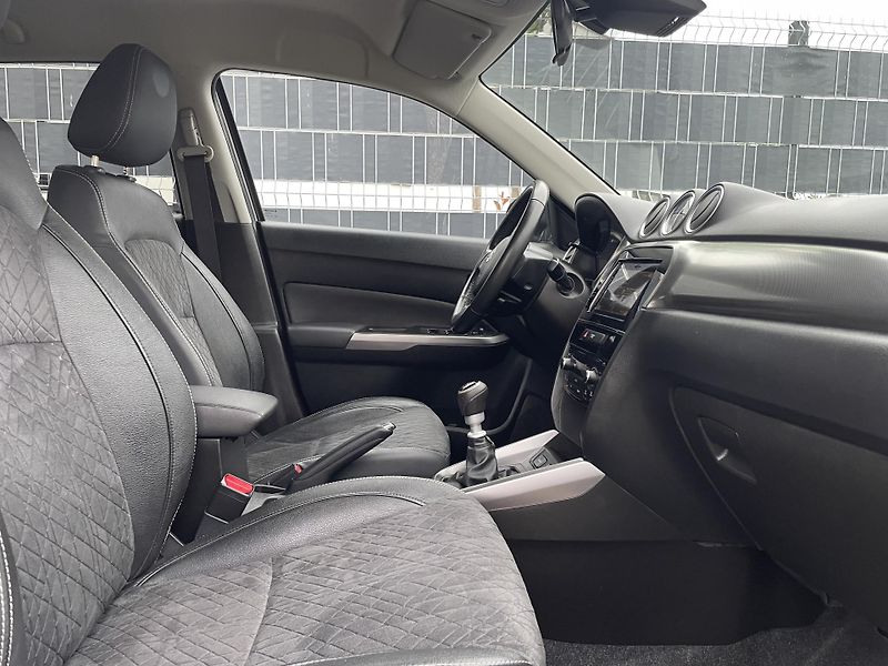 Suzuki Vitara (2020) 1.4 BoosterJet 103 kW LIMITED - fotka 13 z 33