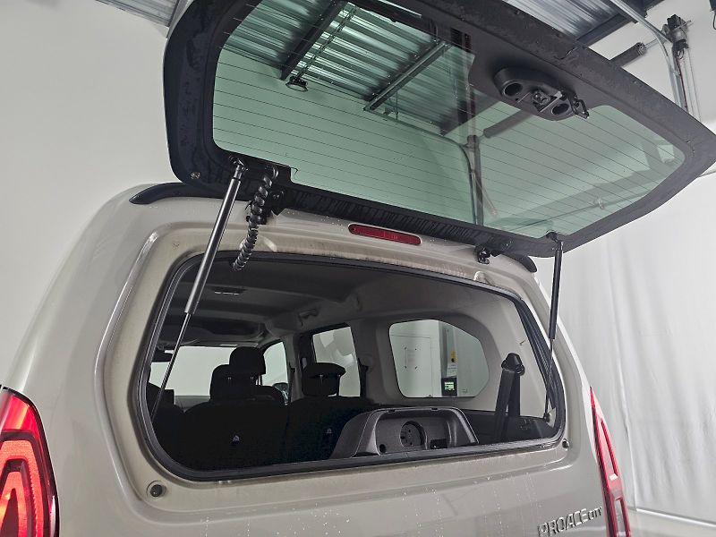 Toyota ProAce City Verso (2020) long 1.2i 130k 7AT Family - fotka 25 z 28