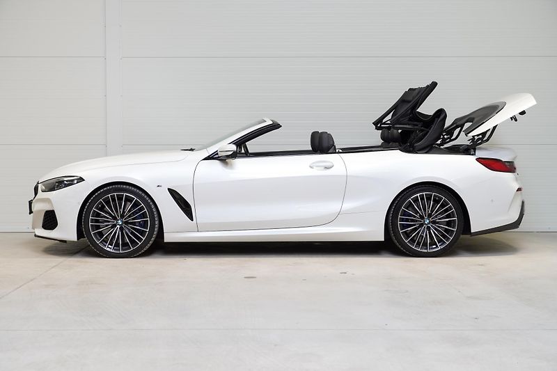 BMW Řada 8 BMW 850i Xdrive cabrio - fotka 6 z 44