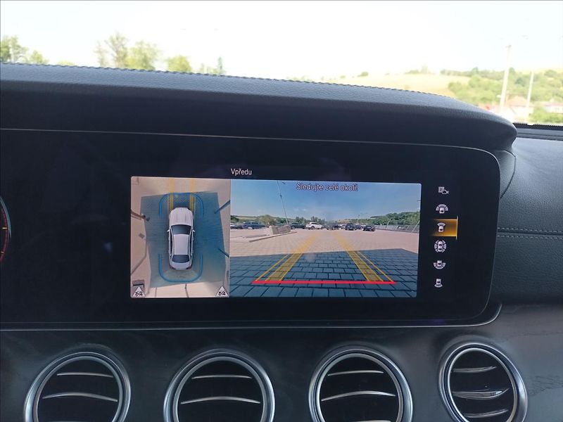 Mercedes-Benz Třídy E 2,0 220d,AMG,4MATIC,PANO,9G - fotka 33 z 33