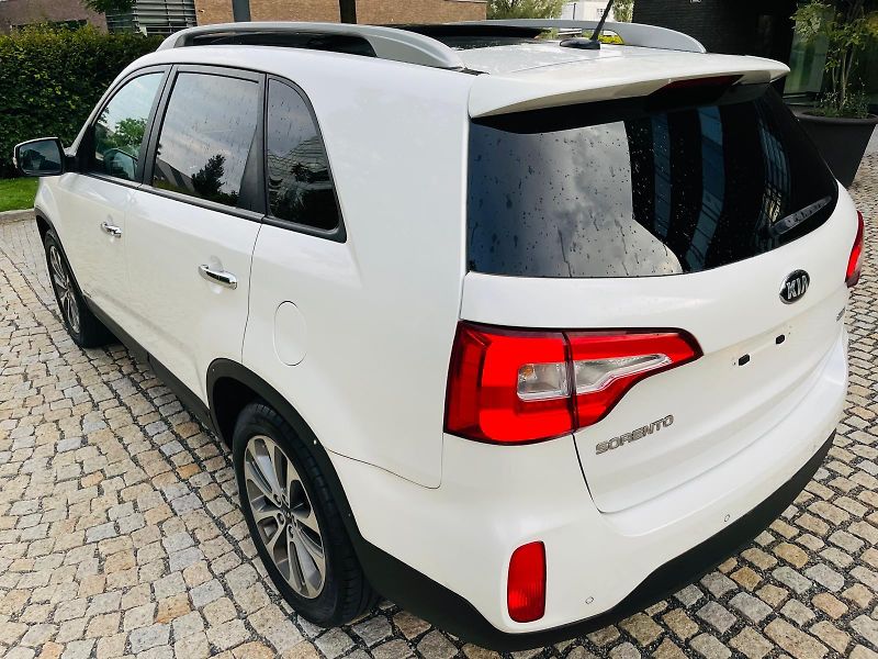 Kia Sorento 2.2D 4x4 MANUÁL KAMERA TAŽNÉ - fotka 19 z 48