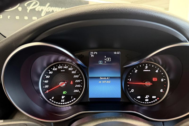 Mercedes-Benz Třídy C (2020) C 220d 4Matic AMG Line - fotka 51 z 81