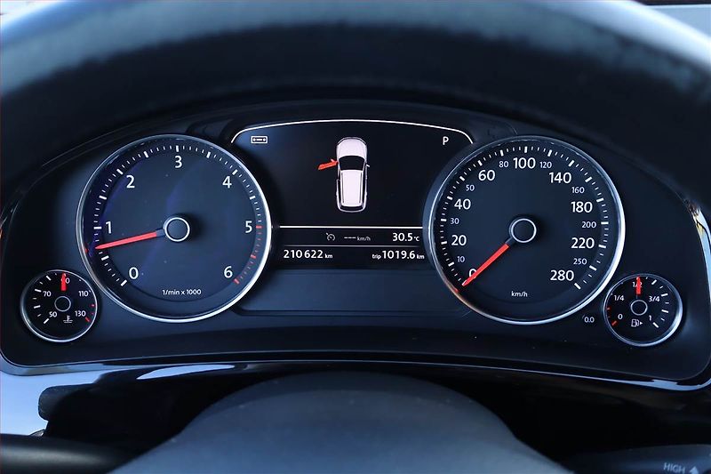 Volkswagen Touareg (2014) 3.0 TDI, 4X4, Automat - fotka 11 z 25
