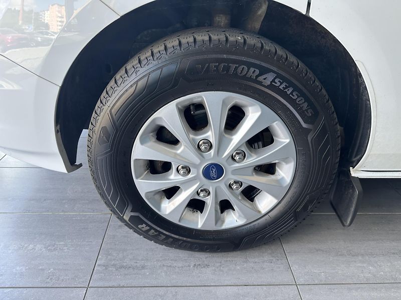 Ford Tourneo Custom Trend 320 L2 2.0 EB 130k  - fotka 8 z 28