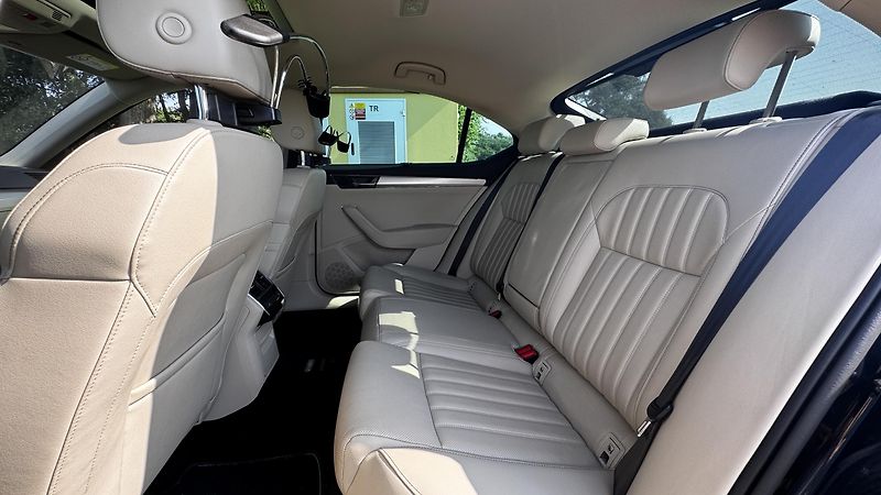 Škoda Superb (2019) 2.0 TSI, 4x4, Laurin&Klement - fotka 14 z 16