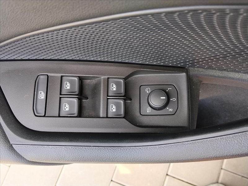 Škoda Octavia 2,0   Ambiente nezávislé topen - fotka 15 z 30