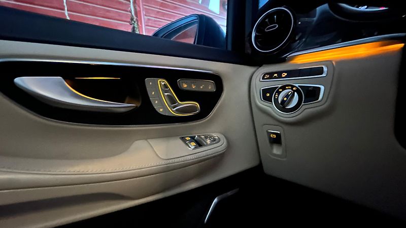 Mercedes-Benz Třídy V (2023) 300 Exclusive L 4M AIR LEDNICE - fotka 13 z 46