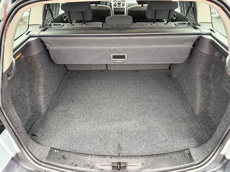 Renault Mégane (2004) 1.4i - fotka 6 z 17
