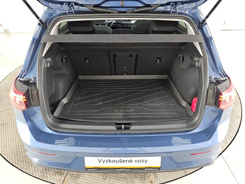 Volkswagen Golf (2024) 1,5 TSI 85kW LIFE - fotka 27 z 27