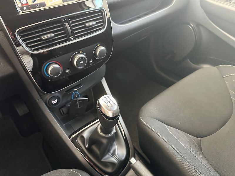 Renault Clio (2019) Kombi Limited - CZ - DPH - fotka 12 z 19