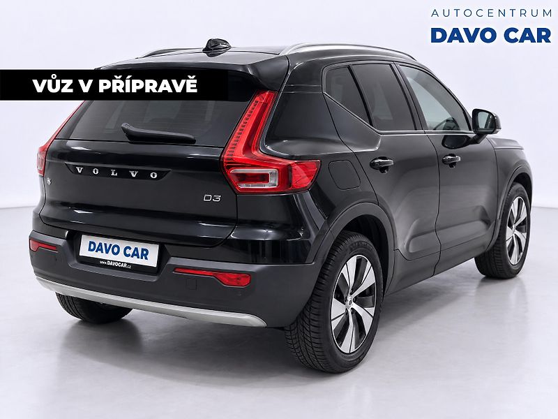 Volvo XC40 2,0 D3 110kW Momentum Pro Aut. - fotka 3 z 12