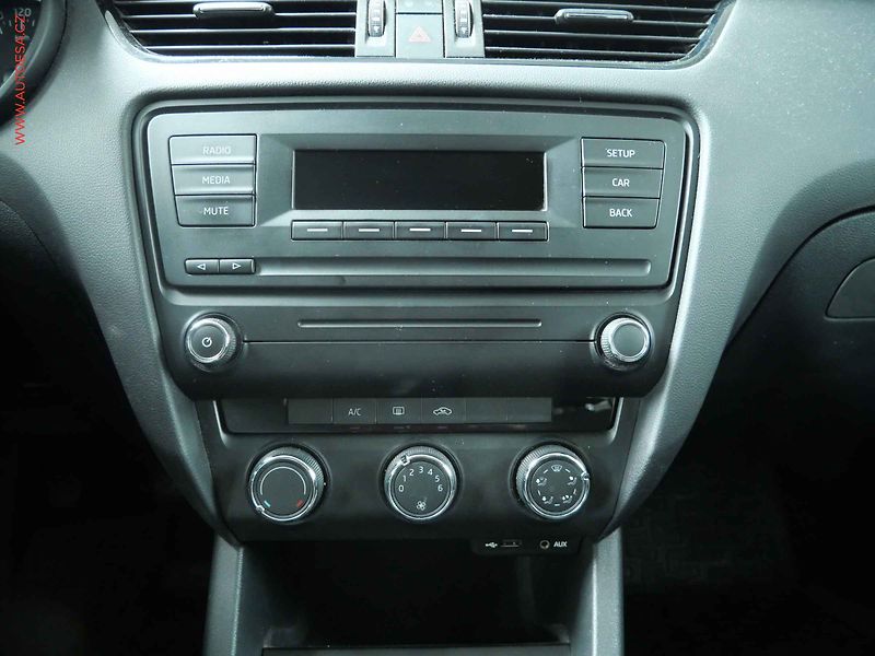 Škoda Octavia (2014) 1.6 TDi, 2.maj,ČR, Active, AC - fotka 13 z 16