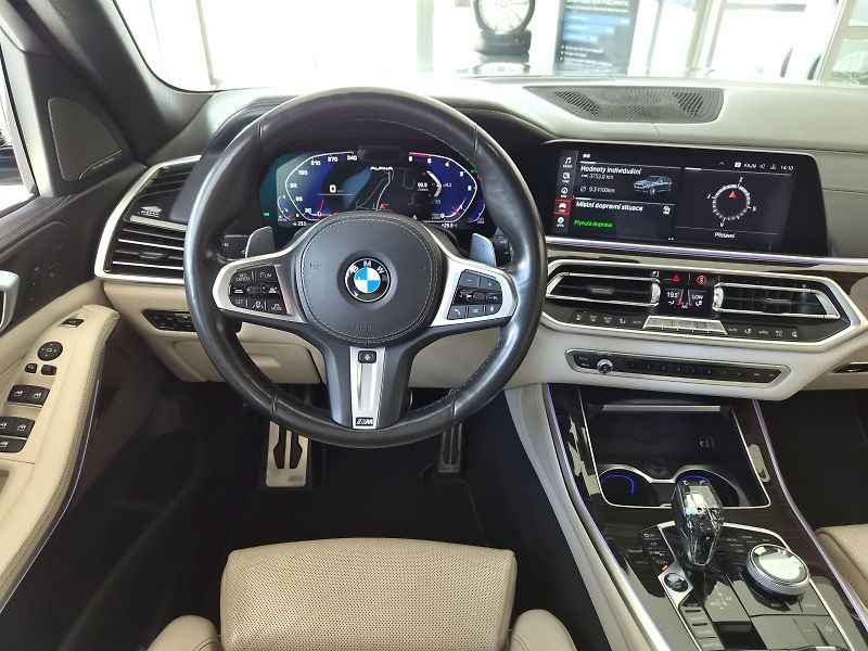 BMW X5 xDrive 30d - fotka 22 z 34