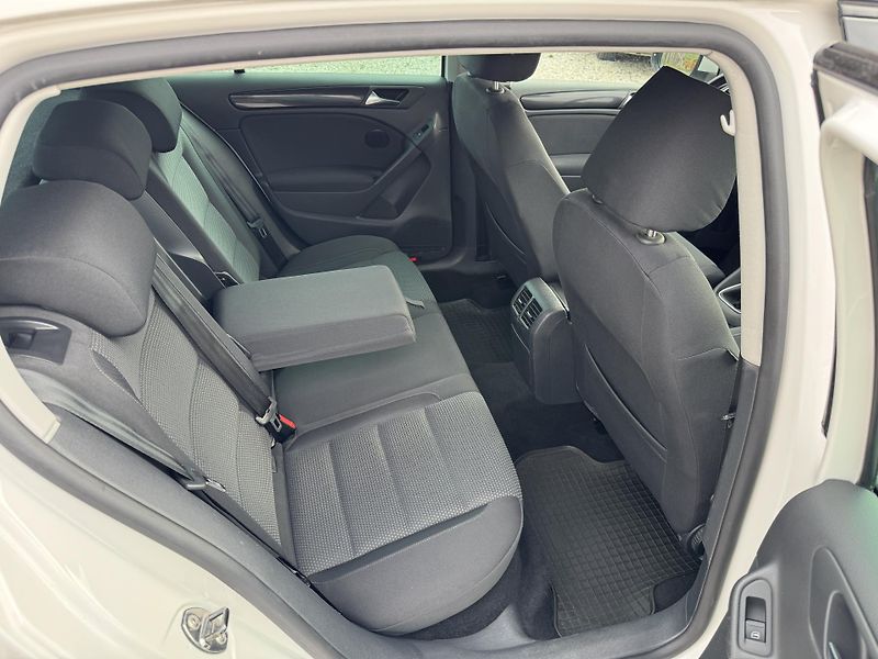 Volkswagen Golf 1,4TSi,rezervace - fotka 23 z 34