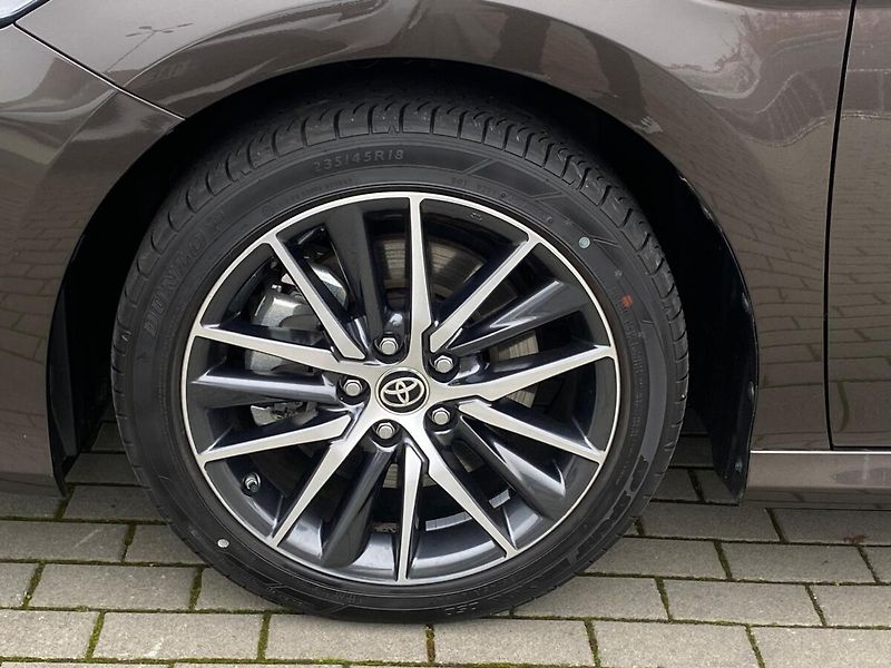 Toyota Camry 2,5 Hybrid Executive - fotka 10 z 30