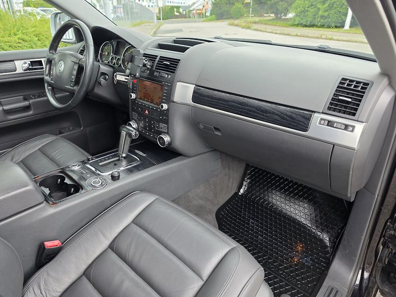 Volkswagen Touareg (2006) 3.0TDI 165Kw King Kong - fotka 26 z 26