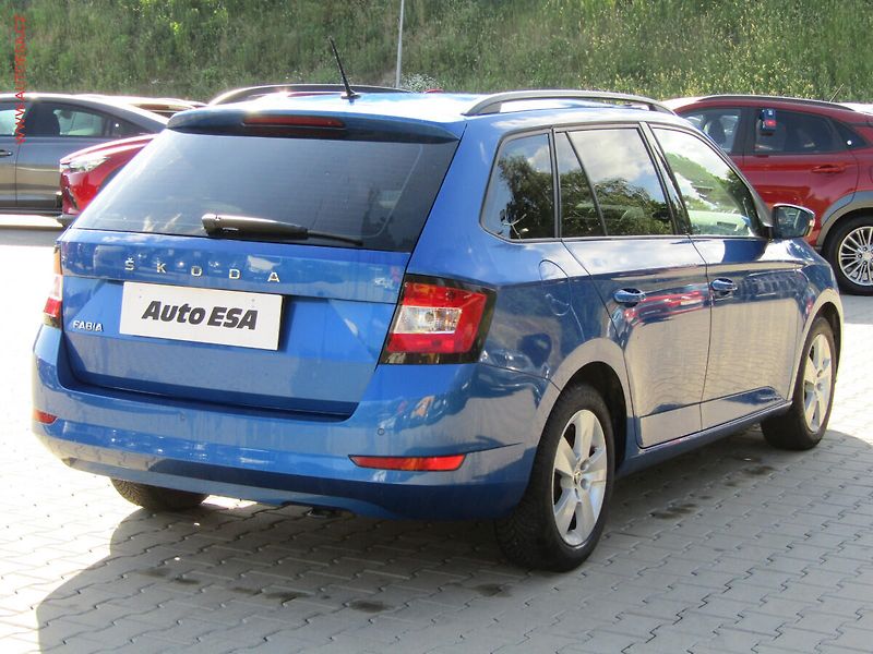 Škoda Fabia (2021) 1.0 TSi, ČR, Ambition, +pneu - fotka 4 z 17