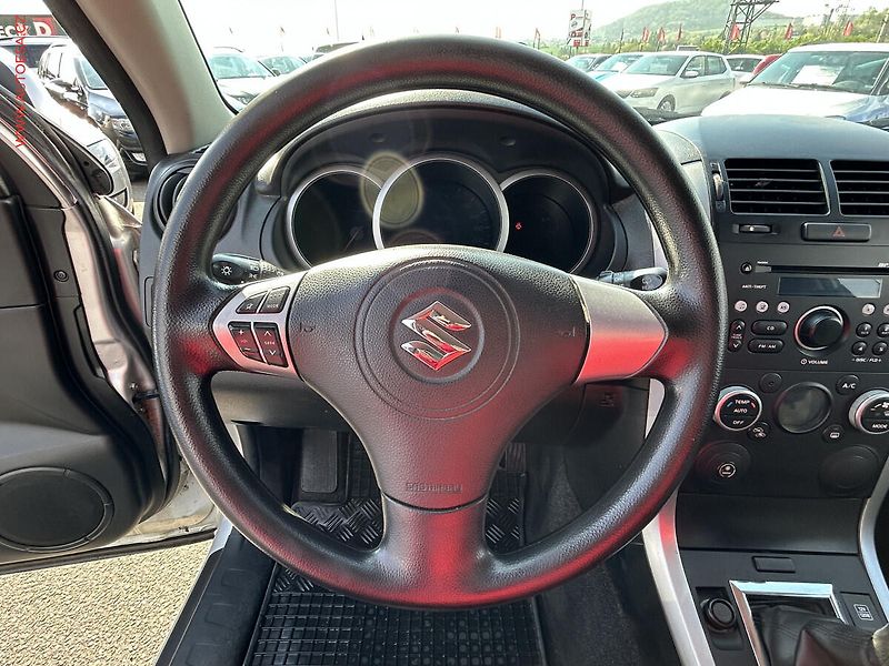 Suzuki Grand Vitara (2009) 1.6i, ČR - fotka 12 z 14