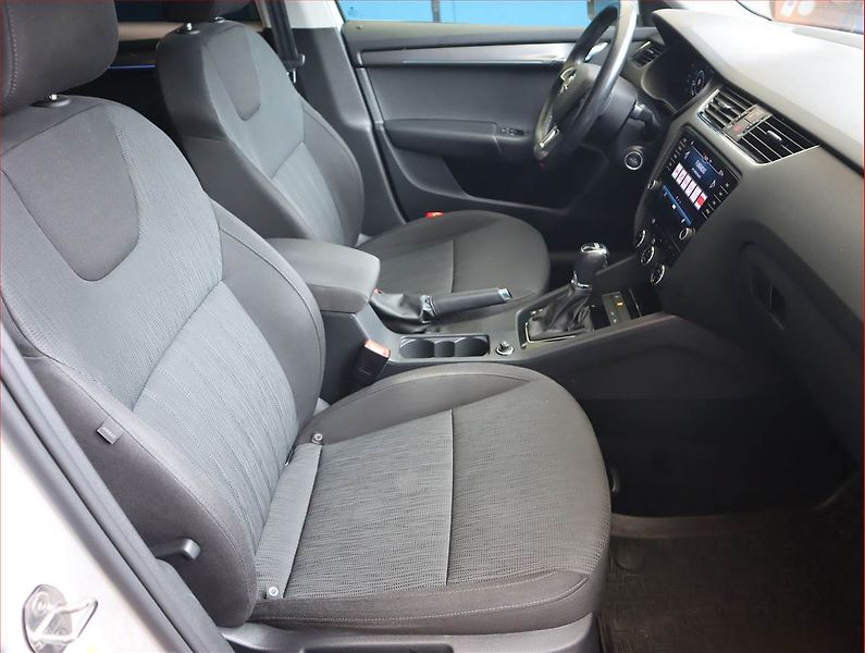 Škoda Octavia (2019) 2.0 TDI, Automat, Navi - fotka 9 z 23
