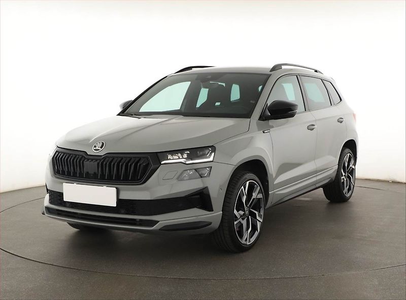 Škoda Karoq (2025) 1.5 TSI, SPORTLINE, AUTOMAT - fotka 2 z 21