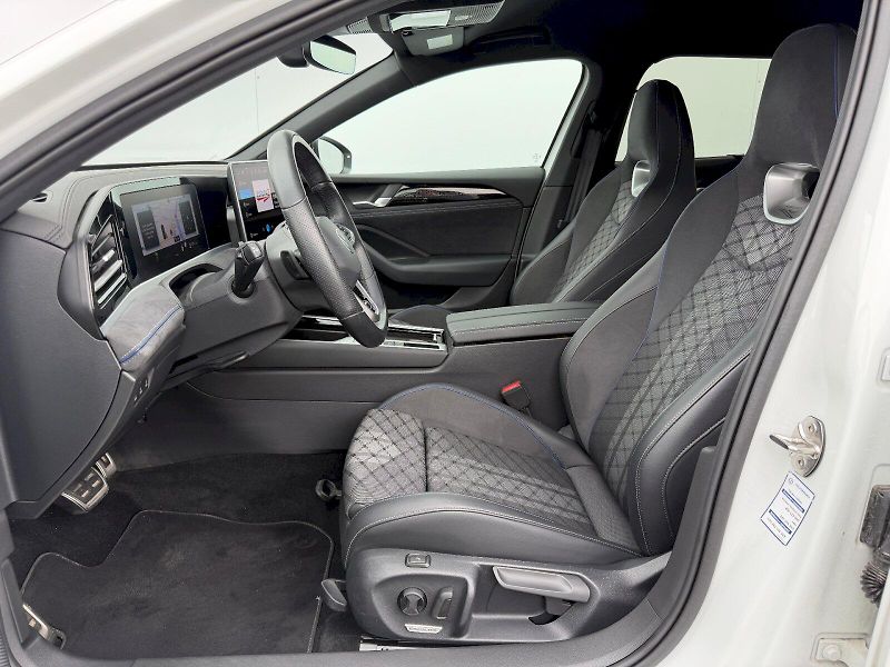 Volkswagen Passat (2024) 2.0 TDI 110 kW R-LINE - fotka 5 z 35