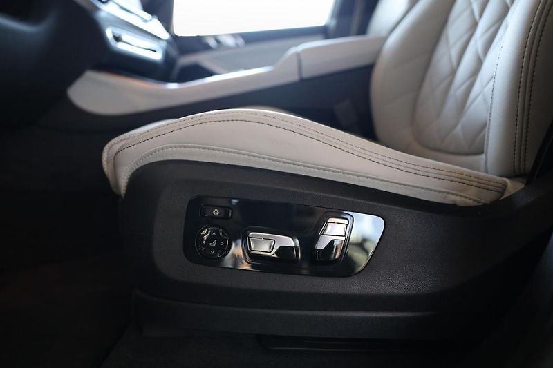 BMW X5 xDrive30d - fotka 31 z 35