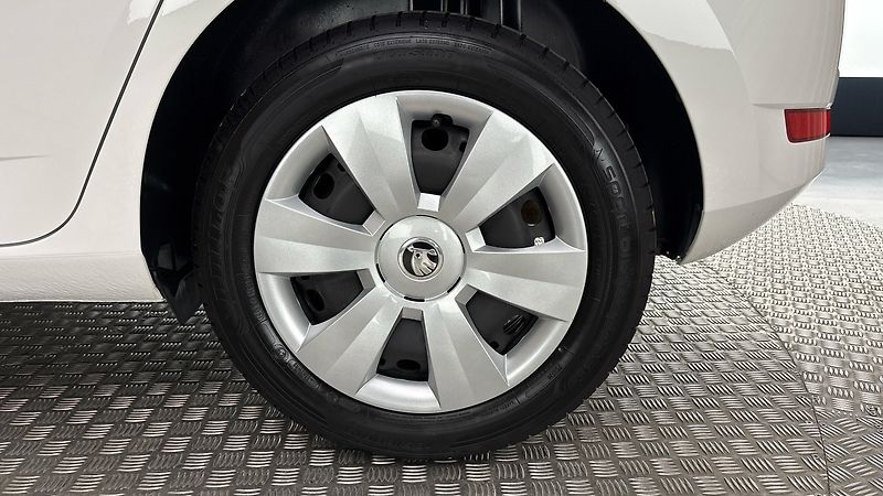 Škoda Fabia 1.0 TSI Active - fotka 19 z 23