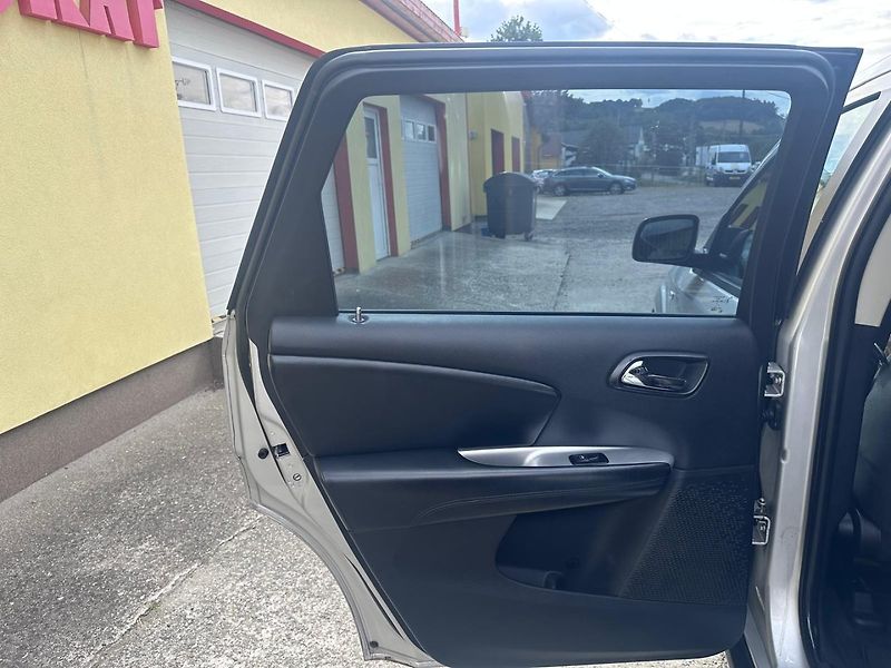 Fiat Freemont (2013) 2.0JTD 7-míst/1MAJ/TEMPOMAT - fotka 16 z 37
