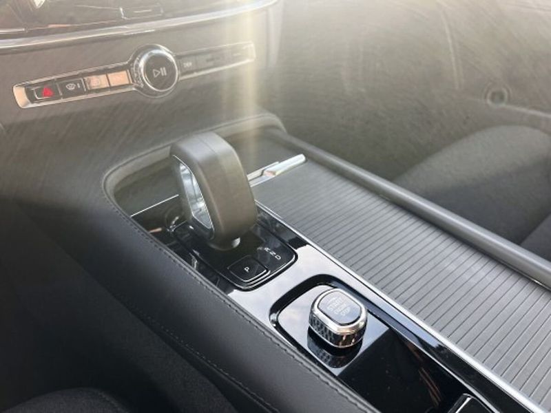 Volvo V90 CC B4 AWD Core NezTop Tažné - fotka 19 z 20